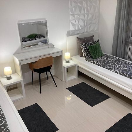Apartman Sonas With Free Private Parking Karlovac Esterno foto