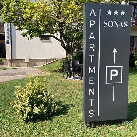 Apartman Sonas With Free Private Parking Karlovac Esterno foto