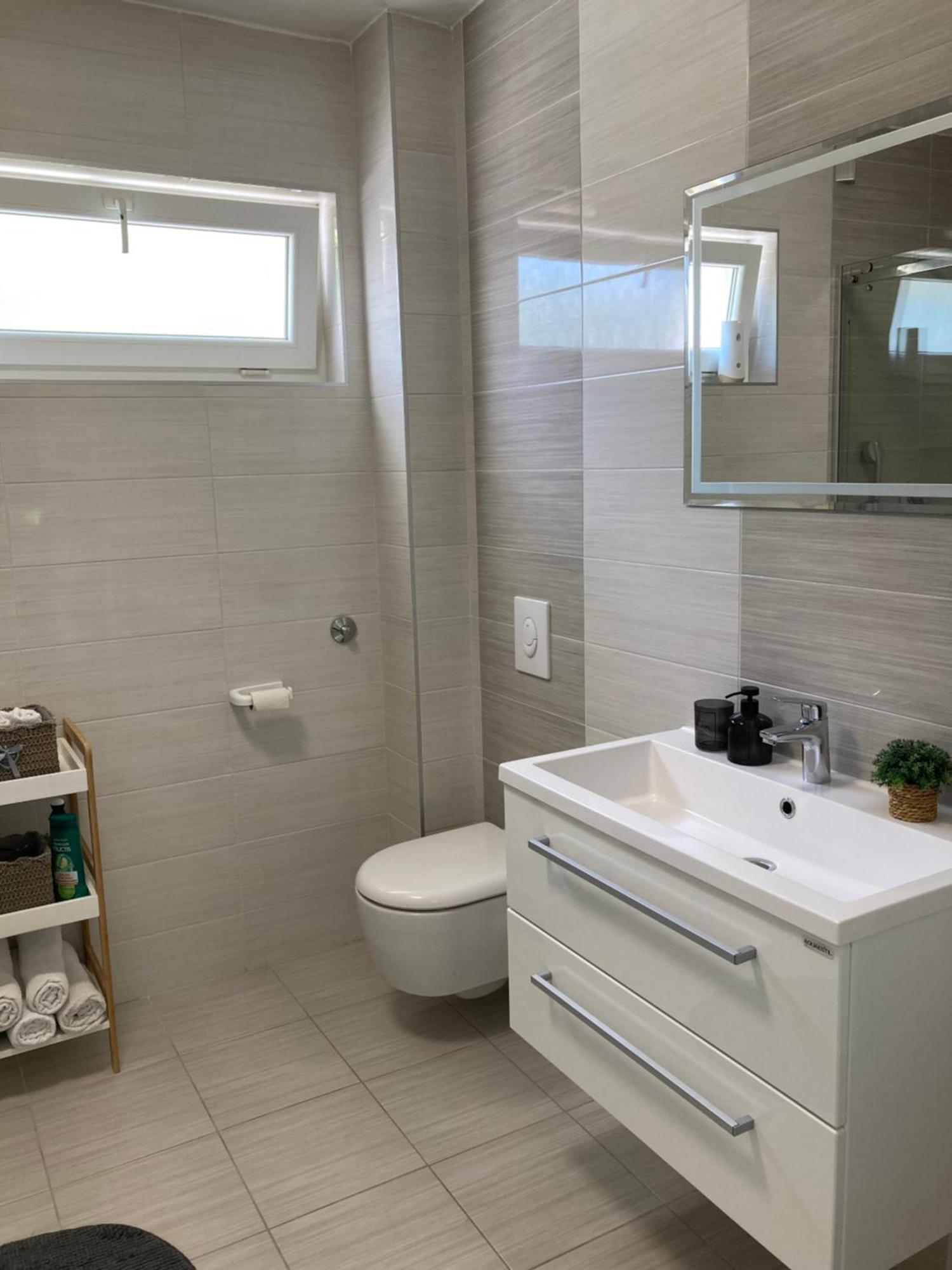 Apartman Sonas With Free Private Parking Karlovac Esterno foto