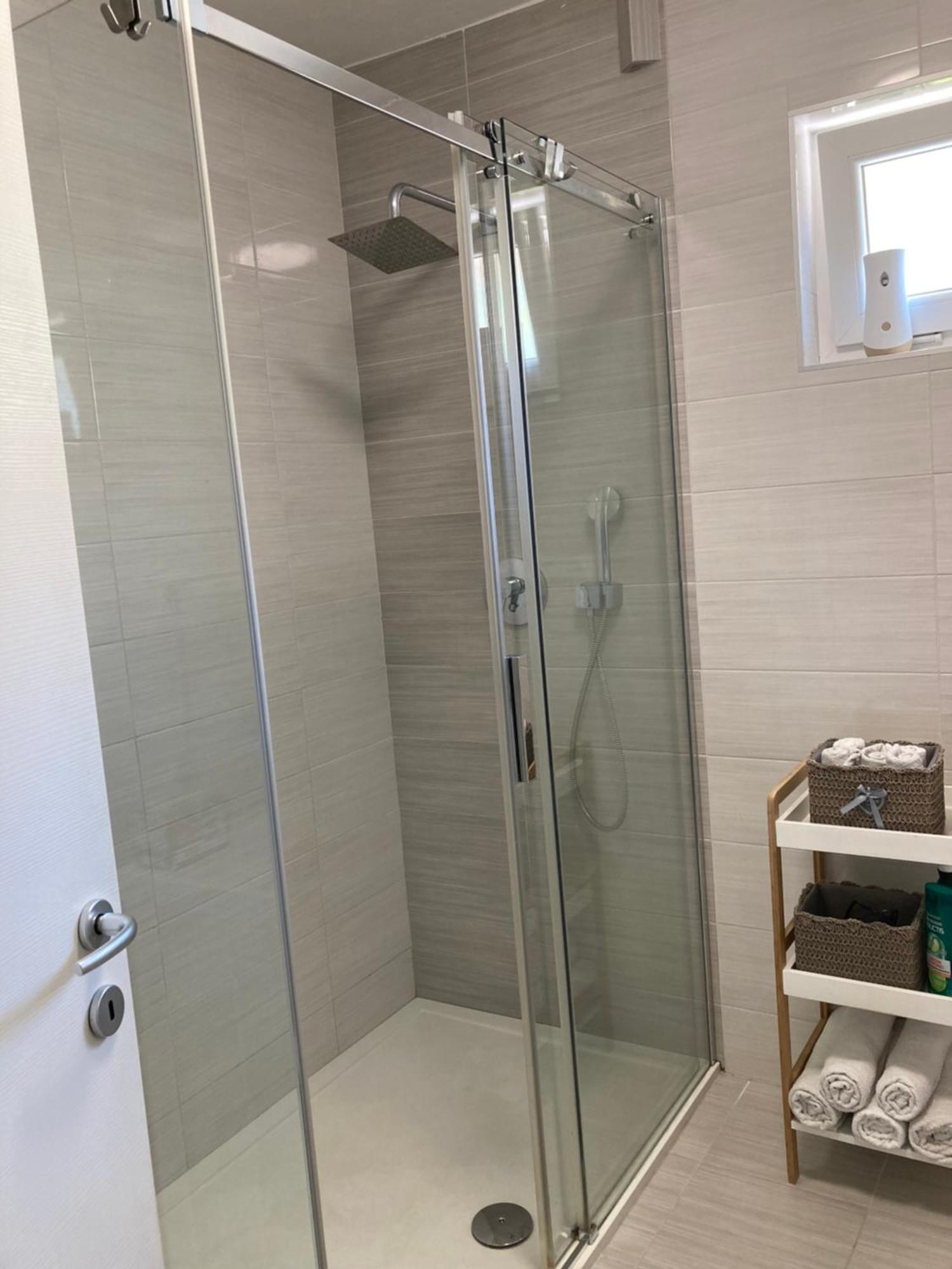 Apartman Sonas With Free Private Parking Karlovac Esterno foto